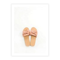 Plakat bez ramy 40x50 - Minimalistyczna Moda: Klapki na Białym Tle - klapki, minimalizm