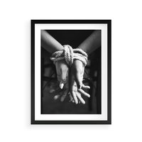 Plakat w ramie 30x40 - Splątane Uczucia - czarno biała fotografia, artystyczna - rama czarna