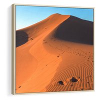 Obraz w ramie 50x50 - Piasek pustyni wędruje - pustynia, piasek - rama drewno