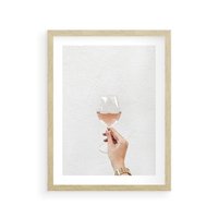 Plakat w ramie 40x50 - Kobieca Dłoń i Różowe Wino - kieliszek różowego wina, kobieca dłoń - rama drewno
