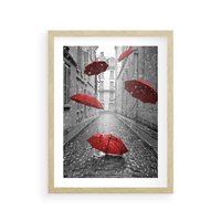 Plakat w ramie 50x70 - Parasole w malowniczej uliczce - parasole, uliczka - rama drewno