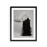 Plakat w ramie 30x40 - Piękno włosów kobiety w ruchu - włosy, piękno - rama czarna
