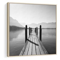 Obraz w ramie 50x50 - Spokojna Przystań - czarno biała fotografia, drewniany pomost na jeziorze - rama drewno