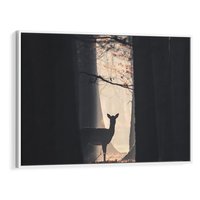 Obraz w ramie 70x50 - Sarnie Skoki - zdjęcie, klimatyczny las - rama biała