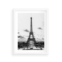 Plakat w ramie 50x70 - Wieża Eiffla - czarno białe zdjecie, wieża eiffla - rama biała