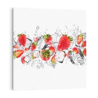 Obraz na płótnie 30x30 - Oaza świeżości: truskawki w wodzie - truskawki, woda