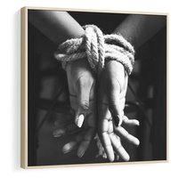 Obraz w ramie 50x50 - Splątane Uczucia - czarno biała fotografia, artystyczna - rama drewno