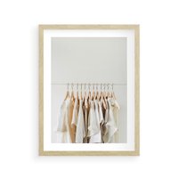 Plakat w ramie 40x50 - Elegancja Prostoty - ubrania, modowa fotografia - rama drewno
