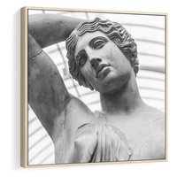 Obraz w ramie 50x50 - Zaklęta w Kamieniu - antyczna rzeźba kobiety na fotografii, czarno biała - rama drewno