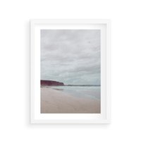 Plakat w ramie 50x70 - Mglista Plaża - plaża, mglisty krajobraz - rama biała