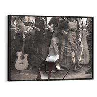 Obraz w ramie 70x50 - Dźwięki Minionej Ery - postarzona fotografia retro, podarta fotografia - rama czarna