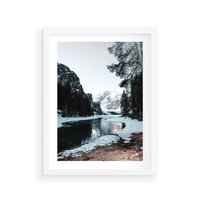 Plakat w ramie 50x70 - Zamarznięta Rzeka - zima w górach, zamarznięta rzeka - rama biała