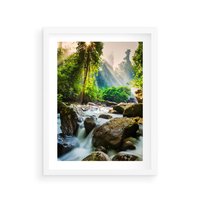 Plakat w ramie 30x40 - Idylliczny strumyk w urokliwym lesie - strumyk, las - rama biała