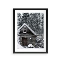 Plakat w ramie 30x40 - Zaklęta Zima - domek w lesie, śnieg - rama czarna