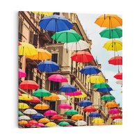 Obraz na płótnie 80x80 - Barwna symfonia wyobraźni - fotografia, kolorowe parasolki podwieszone nad ulicą