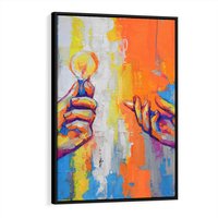 Obraz w ramie 50x70 - Refrakcje wewnętrznego światła - abstrakcyjne dzieło, dłoń trzyma żarówkę - rama czarna