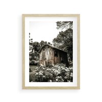 Plakat w ramie 40x50 - Oaza Uroku: Drewniana Chatka i Ogród - domek, ogród - rama drewno