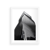 Plakat w ramie 50x70 - Falowany Wieżowiec na Fotografii - architektura, falowany wieżowiec - rama biała