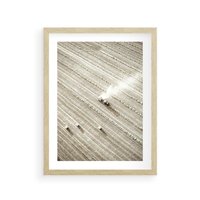 Plakat w ramie 30x40 - Pole i Żniwa na Malowniczym Zdjęciu - pole, traktor - rama drewno