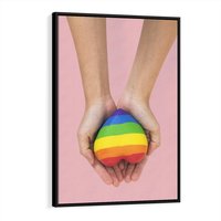 Obraz w ramie 50x70 - Miłość na Dłoniach - zdjęcie, dłonie trzymają ulepione tęczowe serce - rama czarna
