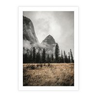 Plakat bez ramy 21x30 - Mglisty Pejzaż Górski: Urok Niewidzialnośc - góry, krajobraz