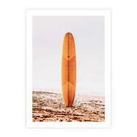 Plakat bez ramy 30x40 - Deska w Piasku: Gotowa na Fale - plaża, pomarańczowa deska surfingowa wbita w piasek