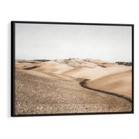 Obraz w ramie 70x50 - Refleksyjny taniec myśli - pustynny krajobraz, odcienie sepii - rama czarna