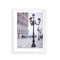 Plakat w ramie 50x70 - Przemijający urok miasta - miasto, uliczka - rama biała