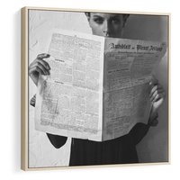 Obraz w ramie 80x80 - Nowe Wiadomości - retro zdjęcie, czarno białe - rama drewno