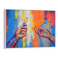 Obraz w ramie 70x50 - Refrakcje wewnętrznego światła - abstrakcyjne dzieło, dłoń trzyma żarówkę - rama biała