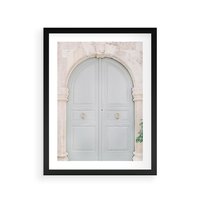 Plakat w ramie 30x40 - Błękitne Drzwi Kamienicy: Urok Historii - stare piękne drzwi do kamienicy, błękitne drzwi - rama czarna
