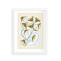 Plakat w ramie 50x70 - Wibracje Widzenia - abstrakcyjne beżowe kwiaty, elegancka kompozycja - rama biała