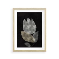 Plakat w ramie 40x50 - Nocne Uniesienia - abstrakcyjny kwiat, mroczna atmosfera - rama drewno