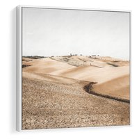 Obraz w ramie 80x80 - Refleksyjny taniec myśli - pustynny krajobraz, odcienie sepii - rama biała