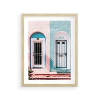 Plakat w ramie 40x50 - Urok Starych Drzwi - stare retro drzwi kamienicy, pastelowe kolory - rama drewno
