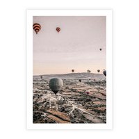 Plakat bez ramy 30x40 - Wolność w Powietrzu - balony latające nas pustynnym krajbrazem, balony do latania