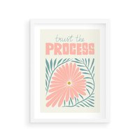 Plakat w ramie 50x70 - Symfonia Światła - typografia, pastelowa stokrotka - rama biała