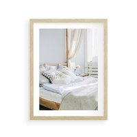 Plakat w ramie 30x40 - Relaks w Sypialni: Jasne Kolory - zdjęcie sypialni, łóżko - rama drewno