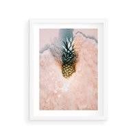 Plakat w ramie 30x40 - Egzotyczna Plaża - ananas, na plaży - rama biała