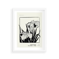 Plakat w ramie 30x40 - Spojrzenia na szkicowaną przeszłość - kwiaty, typografia - rama biała