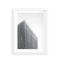 Plakat w ramie 50x70 - Wzorce Wysokości - architektura, wysoki wieżowiec - rama biała