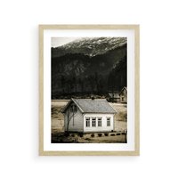 Plakat w ramie 30x40 - Ciepło i Urok Górskiego Domku - domek w górach, sepia - rama drewno