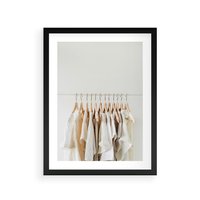 Plakat w ramie 30x40 - Elegancja Prostoty - ubrania, modowa fotografia - rama czarna