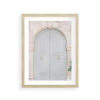 Plakat w ramie 50x70 - Błękitne Drzwi Kamienicy: Urok Historii - stare piękne drzwi do kamienicy, błękitne drzwi - rama drewno