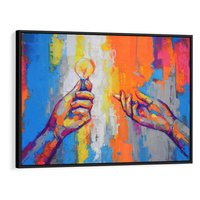 Obraz w ramie 100x70 - Refrakcje wewnętrznego światła - abstrakcyjne dzieło, dłoń trzyma żarówkę - rama czarna