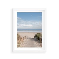Plakat w ramie 50x70 - Plażowy pomost - plaża, pomost - rama biała