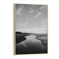 Obraz w ramie 70x100 - Nadmorska Melodia - czarno białe zdjęcie, plaża - rama drewno