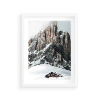 Plakat w ramie 30x40 - Górski Raj z Chatką - górskie szczyty, ośnieżone góry - rama biała