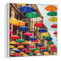 Obraz w ramie 80x80 - Barwna symfonia wyobraźni - fotografia, kolorowe parasolki podwieszone nad ulicą - rama biała