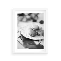 Plakat w ramie 50x70 - Makaroniki w Szarości - czarno biała fotografia, plakat - rama biała